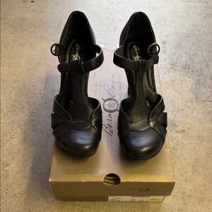 Born crown Black Leather Women Shoes